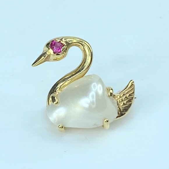 c1940's Baroque Pearl Swan Pin 14K Gold Ruby Eye pin 2.2g JR8473